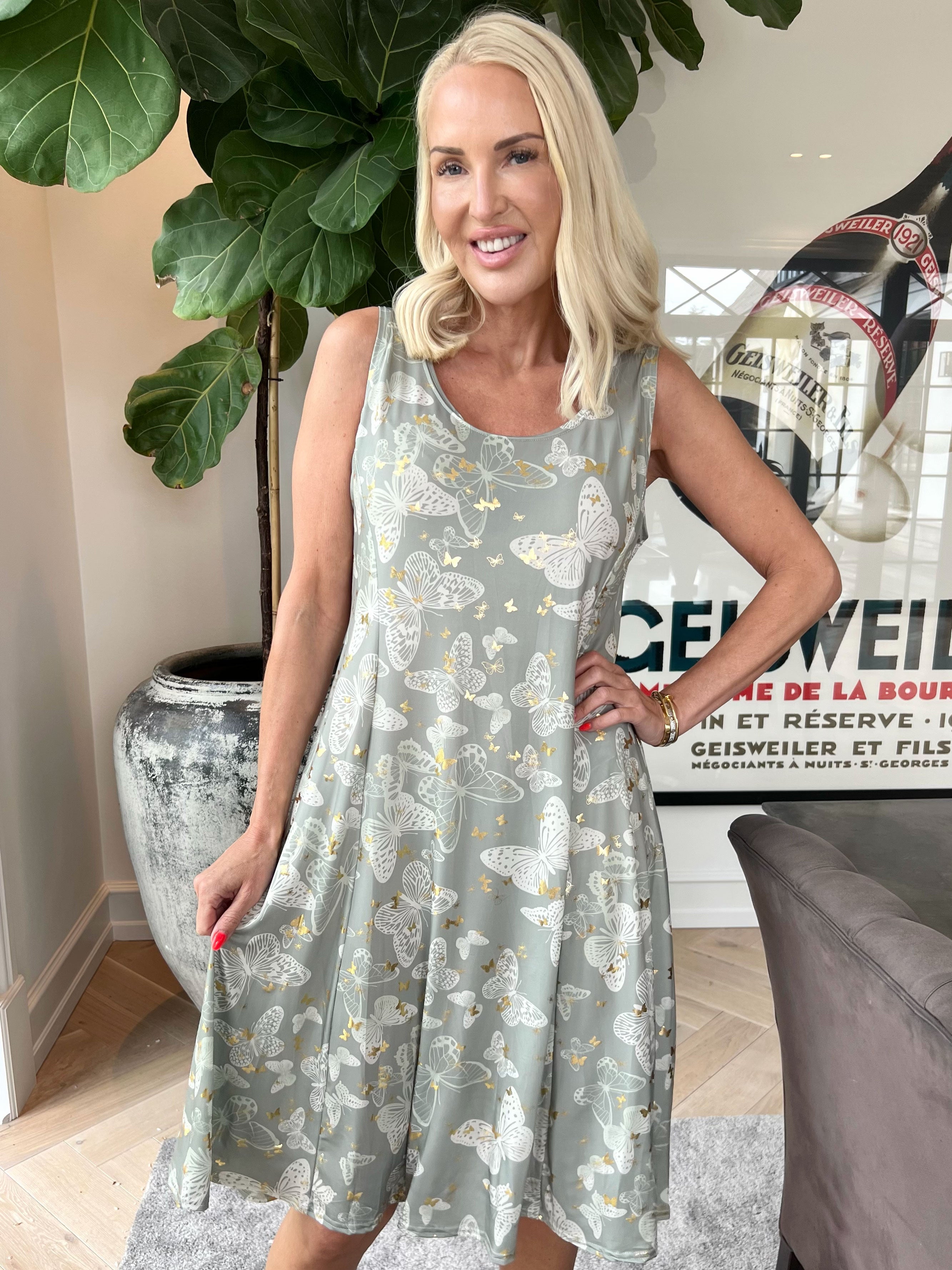 Maj Butterfly - Elastisk sommerkjole i a-facon med sommerfugleprint